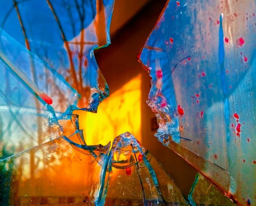 ”Апокалипсис войны через призму камеры телефона”: фотовыставка работ сапера Александра Господа