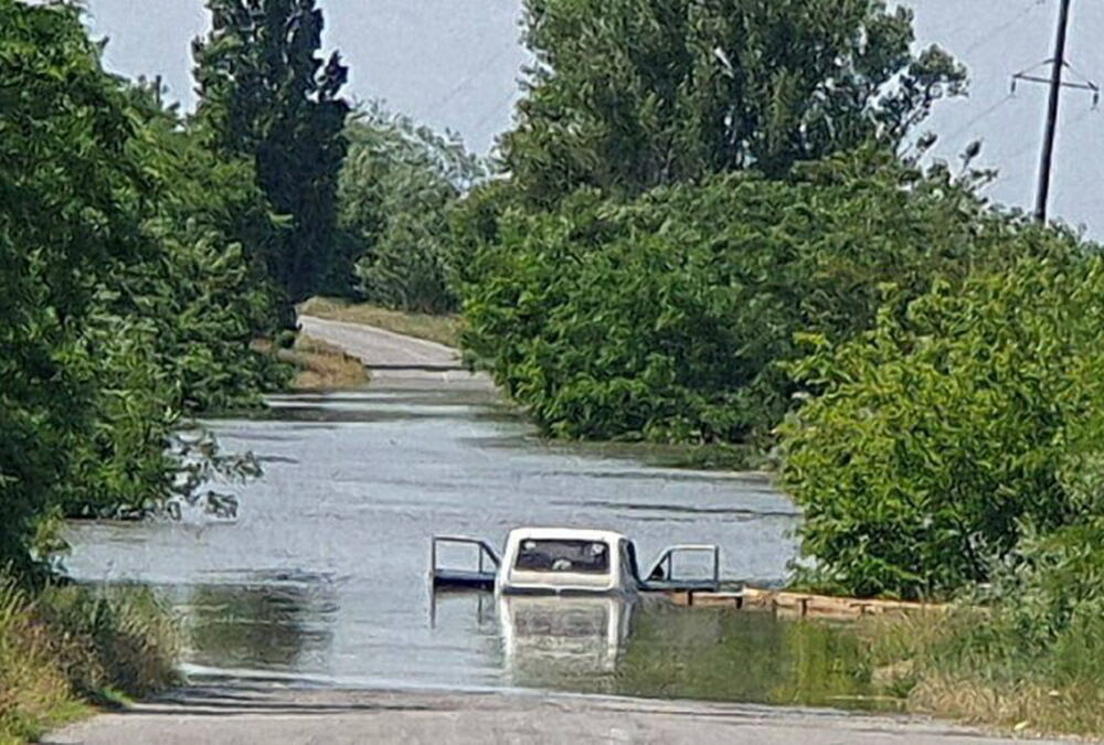 Оккупированные Алешки полностью затоплены и вода продолжает прибывать: люди молят о помощи на крышах