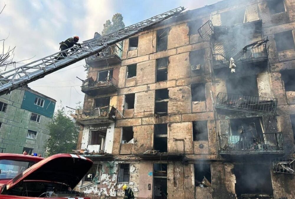Рашисти вдарили ракетами по Кривому Розі: зруйновано житлові об'єкти, є загиблі