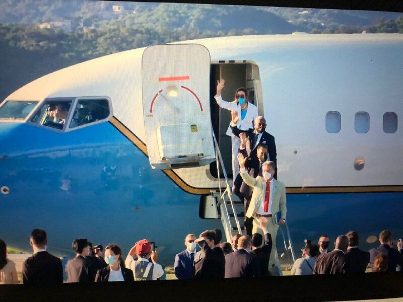 Нэнси Пелоси покидает Тайвань