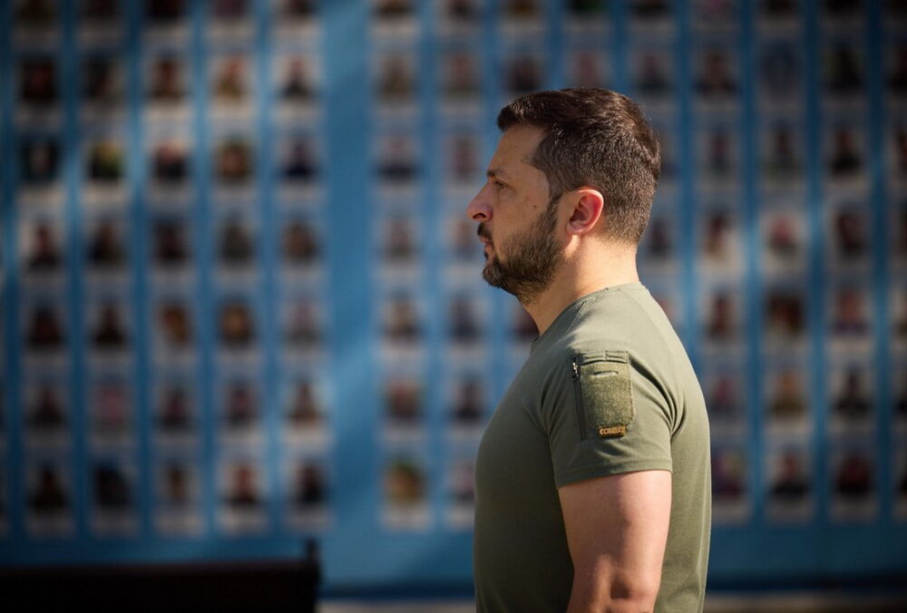 Зеленский заявил, что украинское дальнобойное оружие поразило цель в 700 км 