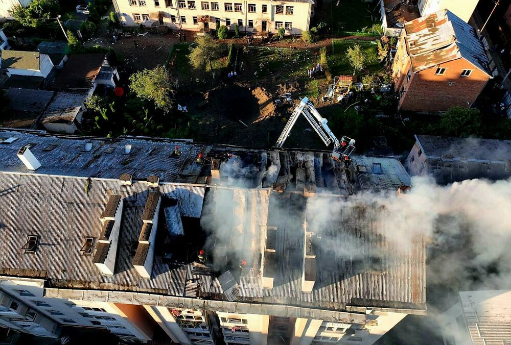 Обстрел Львова: пострадали 15 человек и электрические сети (фото)