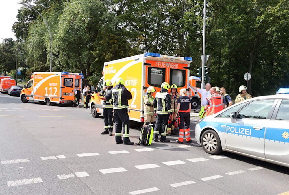 В Берлине автомобиль въехал в группу людей, среди пострадавших есть дети