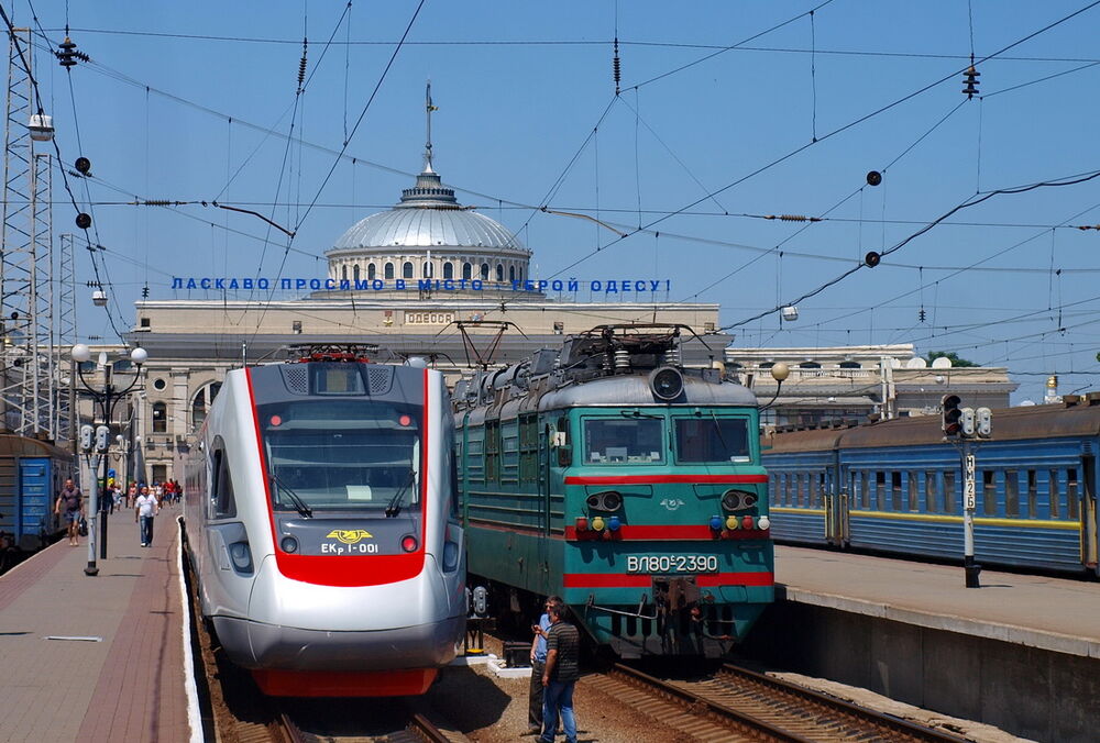 Укрзализныця запустила дополнительные поезда на украинские курорты