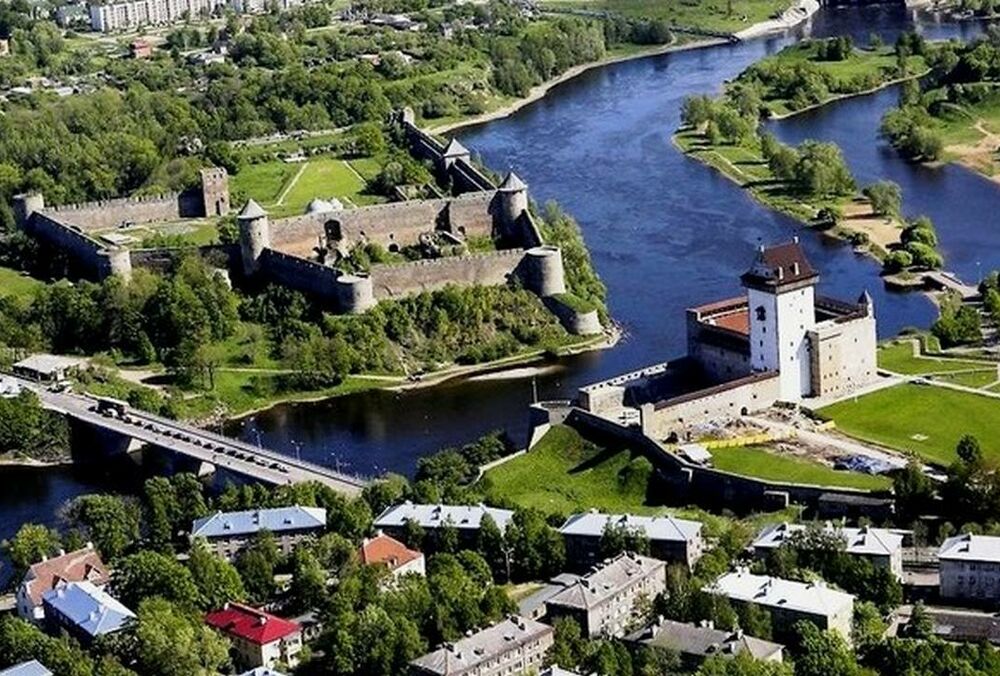 Російські прикордонники вивезли 24 плавучі буї з естонської частини річки Нарва