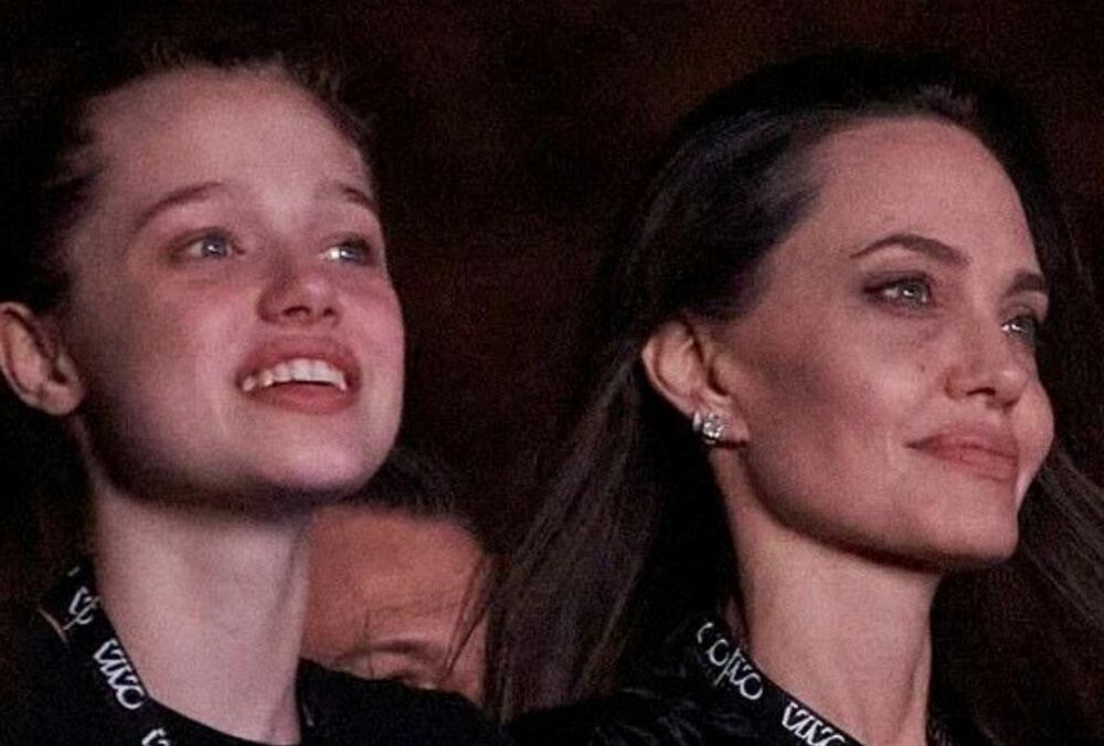 Ще одна донька Джолі і Пітта хоче відмовитися від прізвища батька