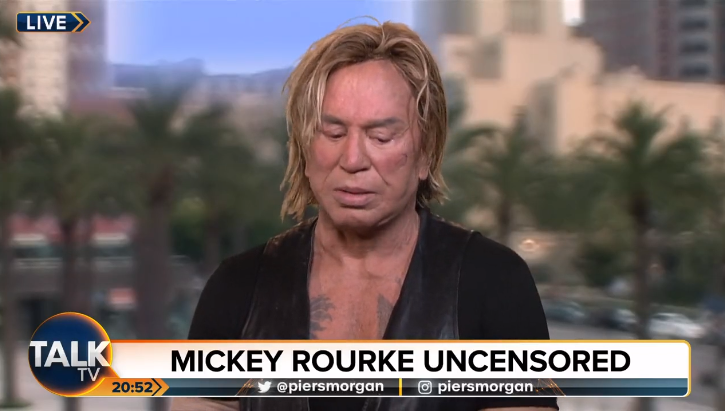 Микки Рурк расплакался в эфире из-за войны в Украине: видео