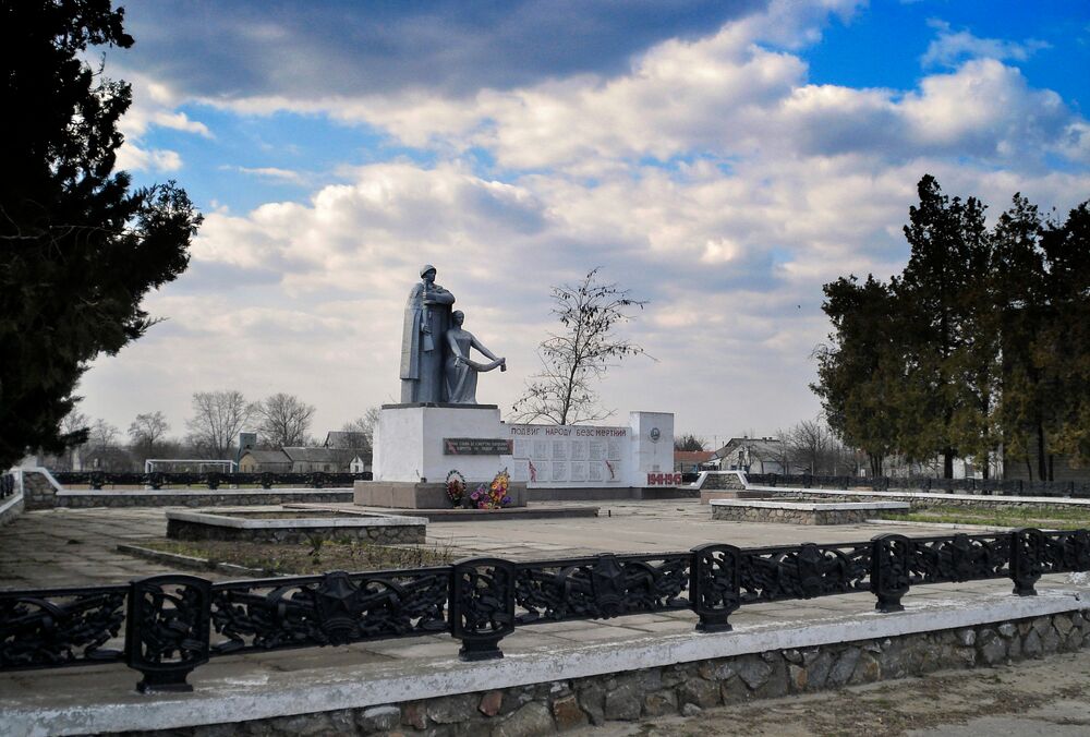 Оккупанты сбросили бомбы на жилые дома в Херсонской области: есть погибшие