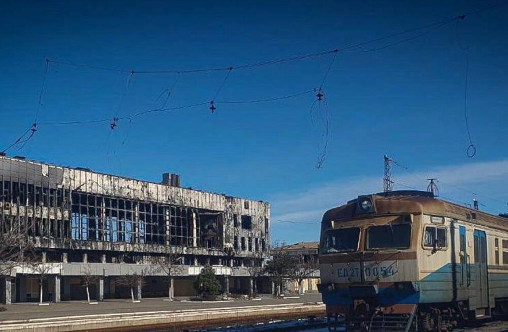 Россияне полностью уничтожили железнодорожный вокзал в Мариуполе: опубликованы страшные фото 
