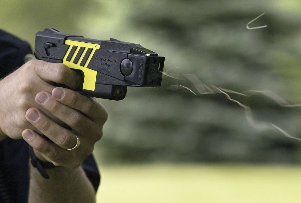 В главу патрульной полиции Украины выстрелили из Taser (видео)