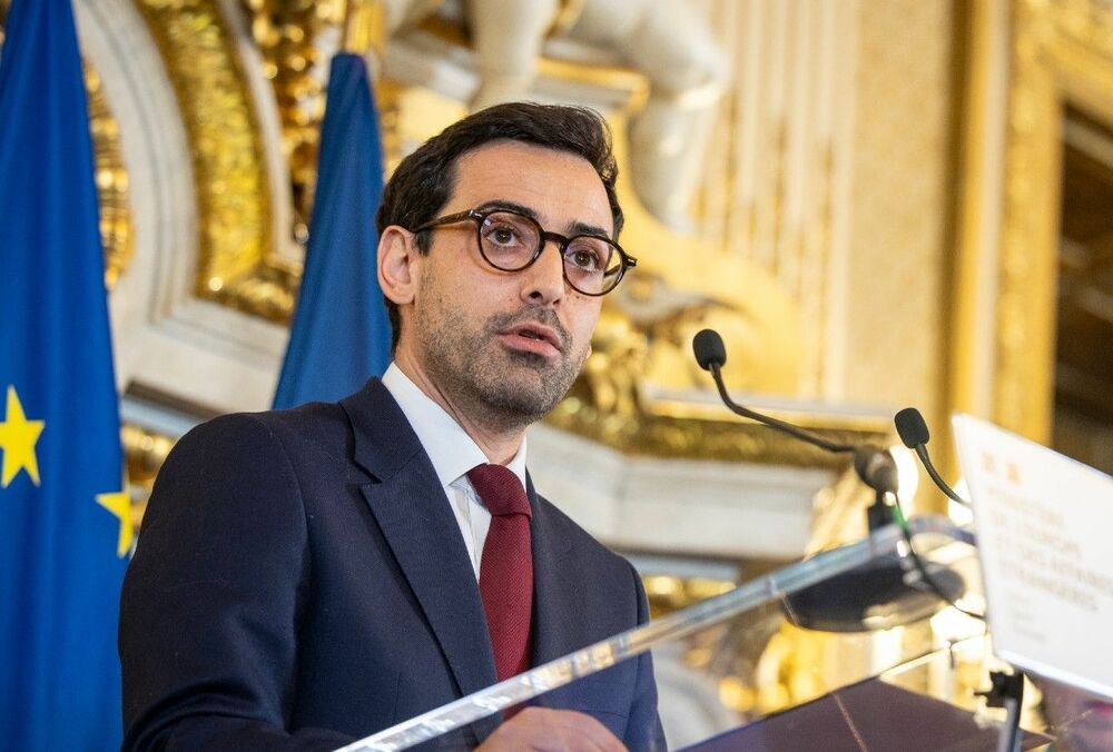 Во Франции объяснили заявление Макрона об отправке войск в Украину