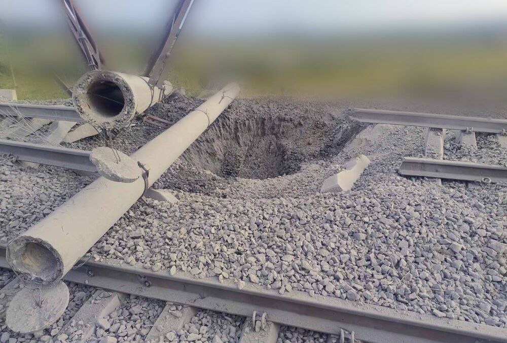 Восстановление путей и контактной сети после российских обстрелов в Донецкой области продлится до конца дня