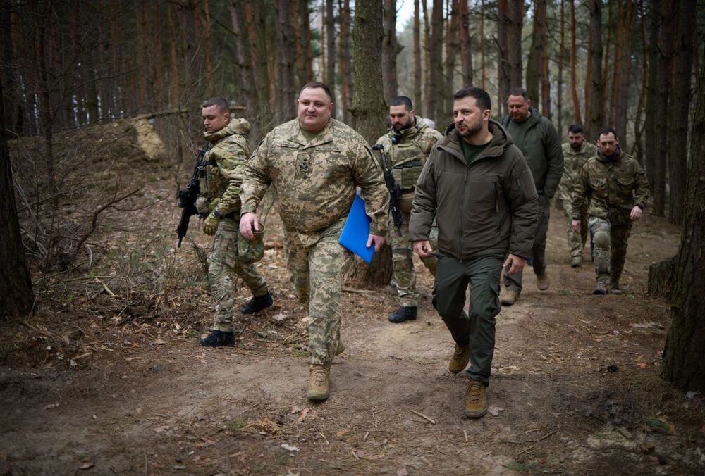 Зеленский встретился с военными в Сумской области