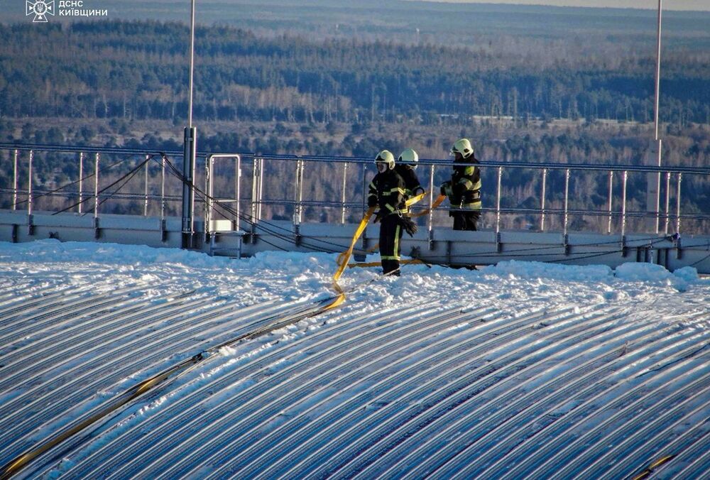 Рятувальники намагаються ліквідувати осередки тління на ЧАЕС