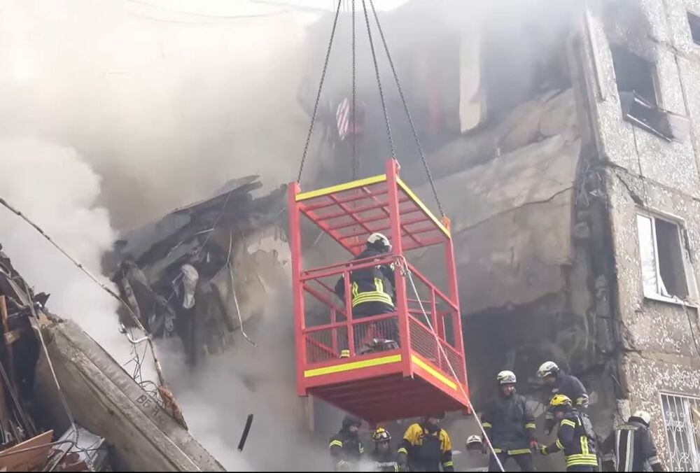 У Сумах з-під завалів будинку деблокували тіло чоловіка