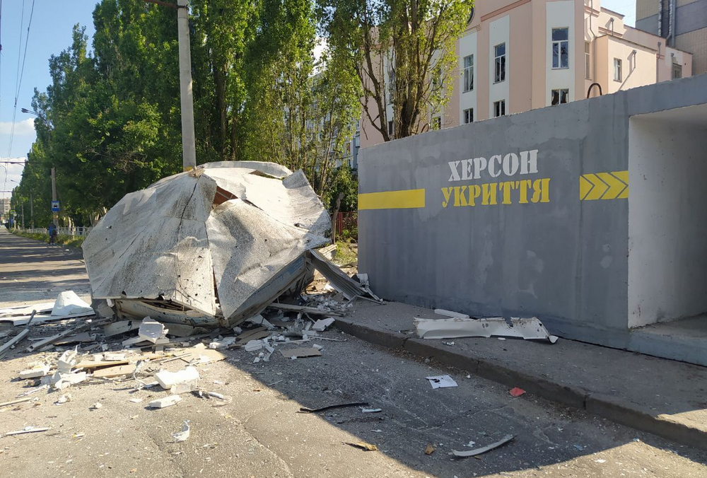 Россияне ударили из артиллерии по детсаду в Херсоне Россияне ударили из артиллерии по детсаду в Херсоне