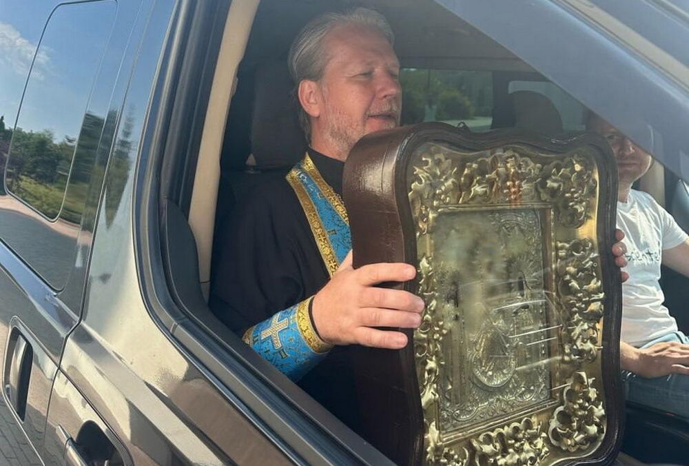 У Росії священики з іконою та молитвами проти вторгнення ЗСУ об'їхали Брянськ У Росії священики з іконою та молитвами проти вторгнення ЗСУ об'їхали Брянськ