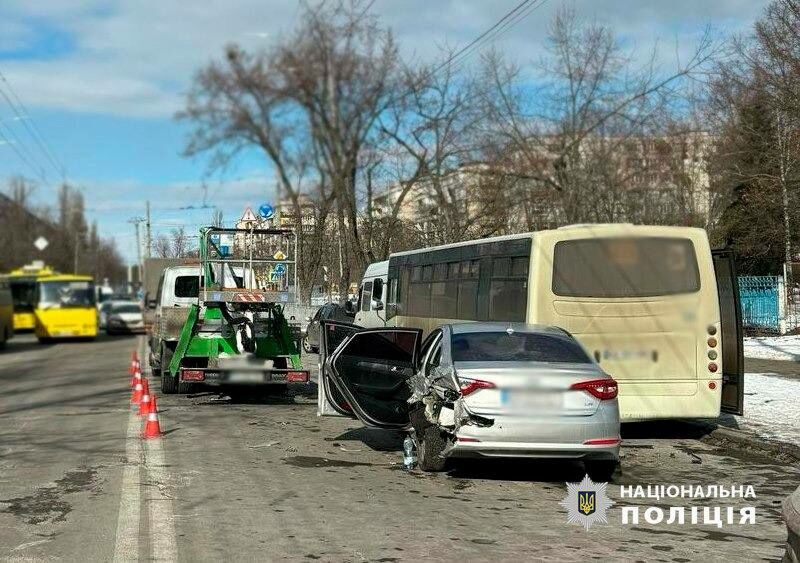П'яний водій врізався в маршрутку в Києві