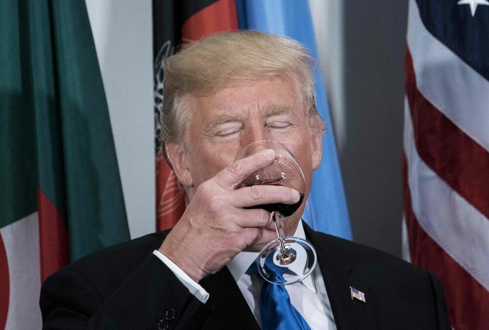 Трамп погрожує запровадити 200% мита на весь алкоголь із Євросоюзу