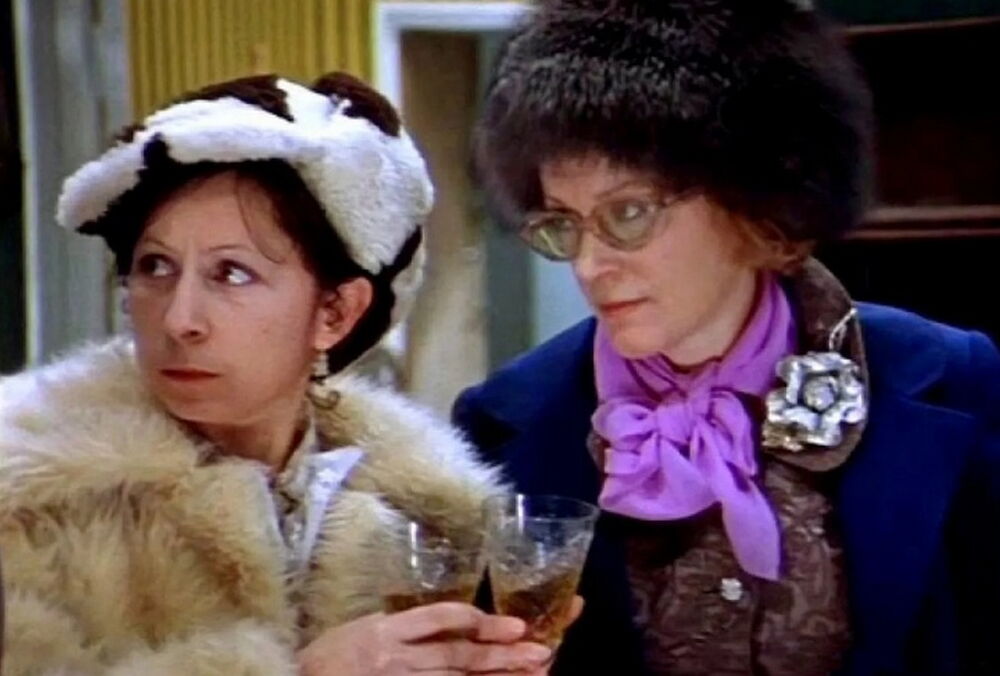 В России хотят вырезать Ахеджакову из ”Иронии судьбы”