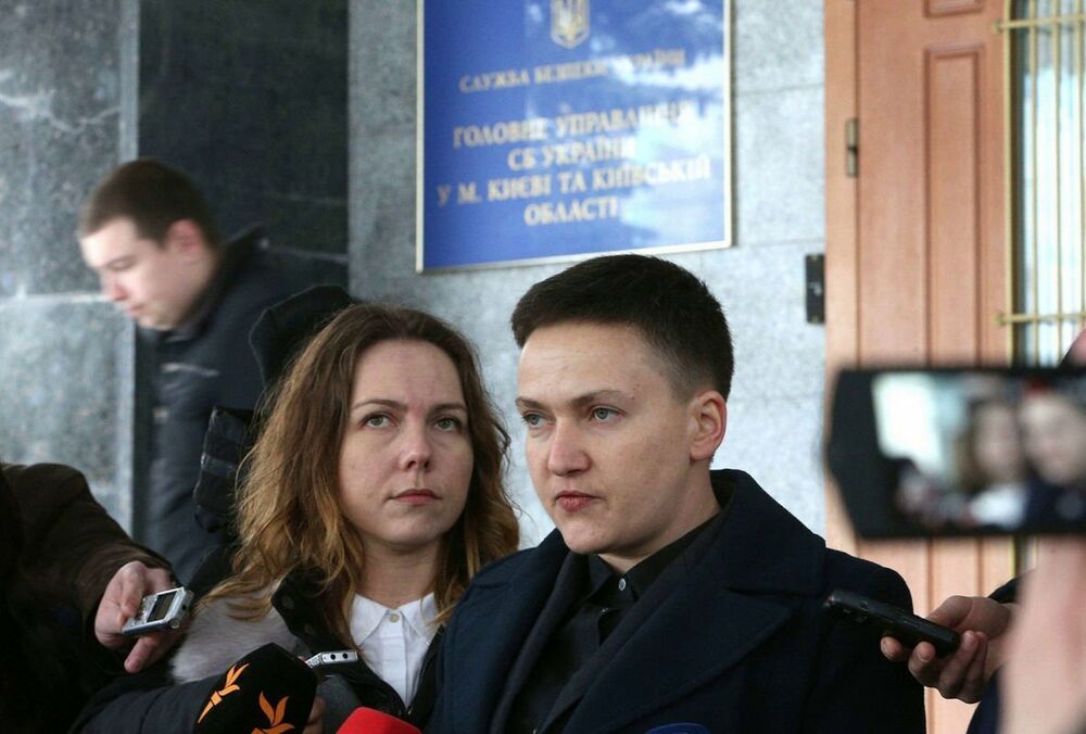 Надежда Савченко и ее сестра пытались использовать в аэропорту поддельные COVID-сертификаты  Надежда Савченко и ее сестра пытались использовать в аэропорту поддельные COVID-сертификаты