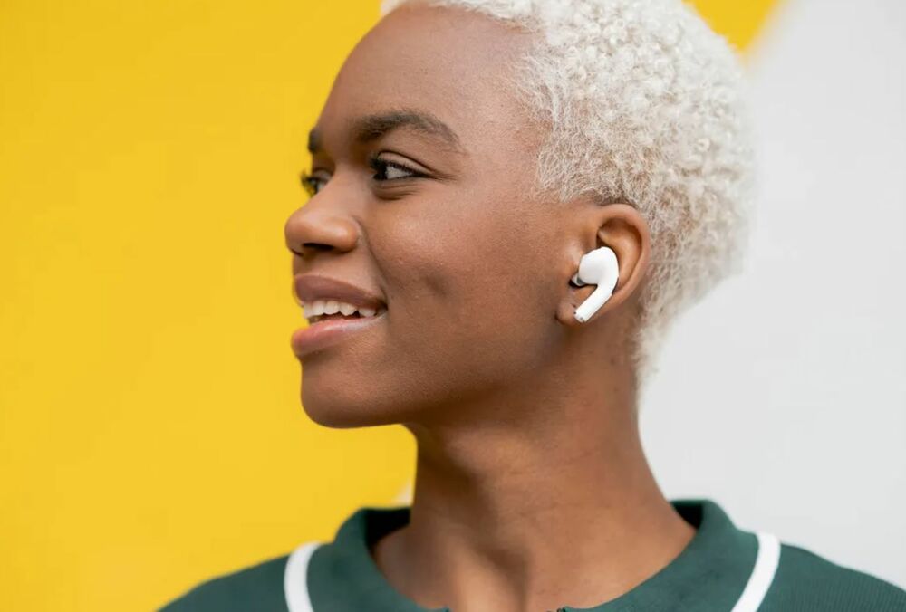 Apple хочет оснастить AirPods камерами