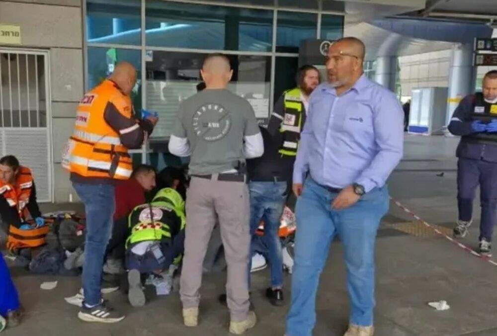 В Израиле нападающий с ножом набросился на прохожих