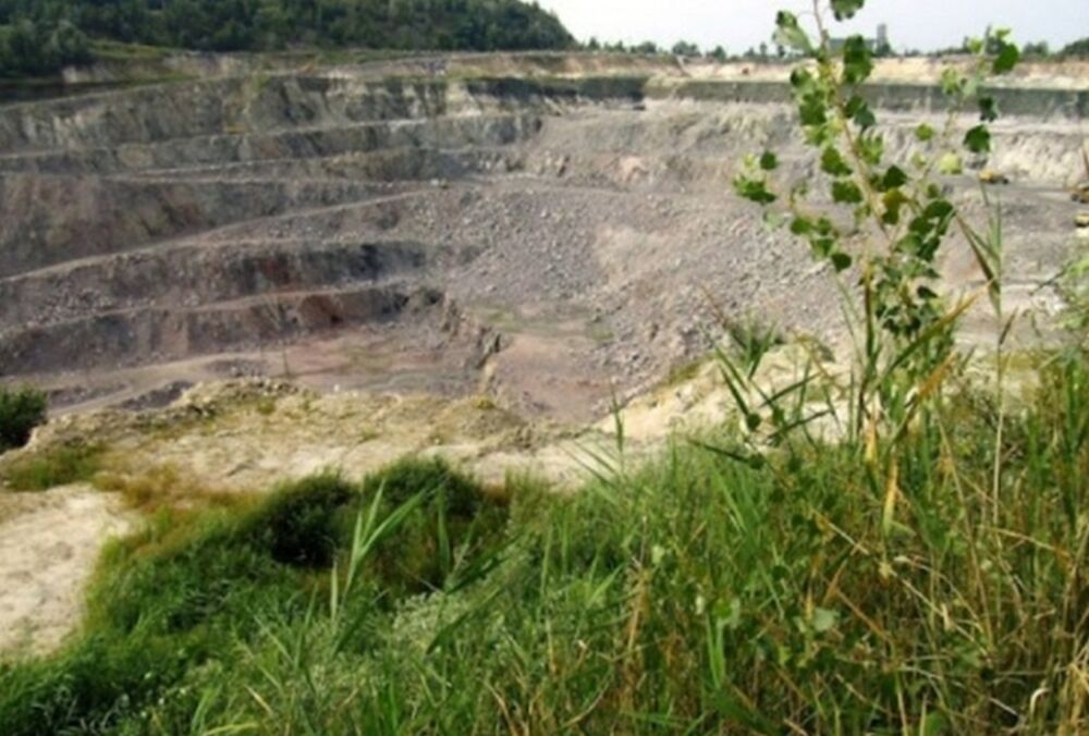 В Кременчуге произошел оползень возле карьера