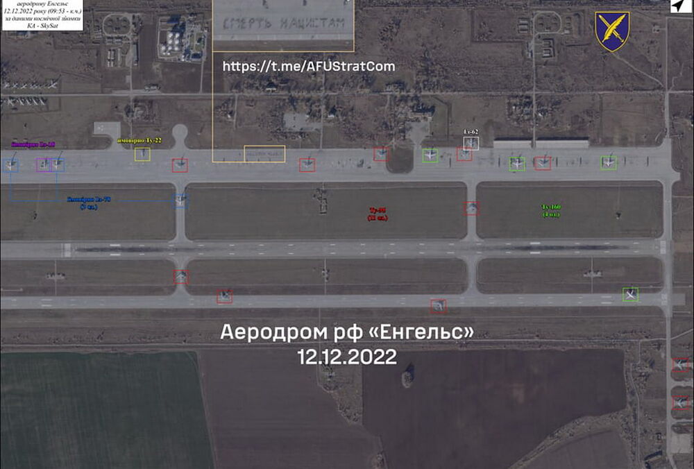 В РФ военных часами держали на морозе, чтобы спутник НАТО сфотографировал фразу ”смерть нацистам” В РФ военных часами держали на морозе, чтобы спутник НАТО сфотографировал фразу ”смерть нацистам”