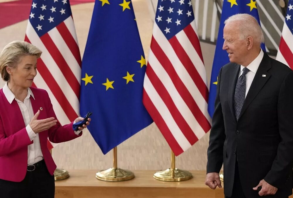 СМИ: Байден назвал фон дер Ляйен лучшим претендентом на должность генсека НАТО СМИ: Байден назвал фон дер Ляйен лучшим претендентом на должность генсека НАТО