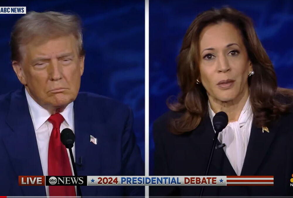 У мережі повзуть чутки про те, що Харріс на дебатах була в навушниках, але є одне ”але”