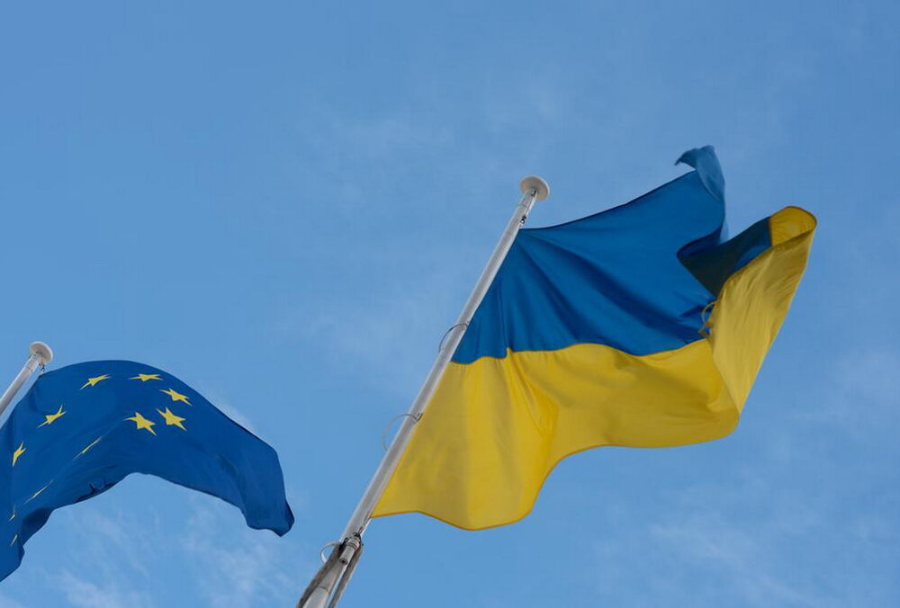 Три країни ЄС виступили проти купівлі боєприпасів Україні за рахунок заморожених російських активів