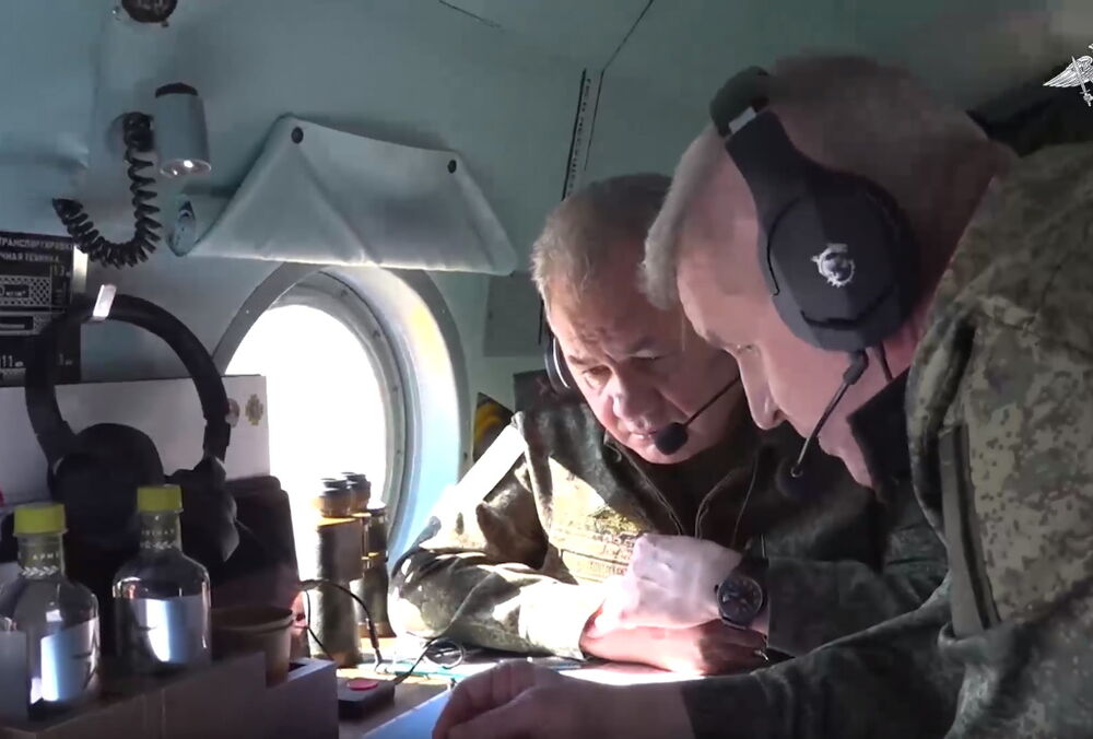 Шойгу внезапно посетил полигон, где испытывали ядерное оружие