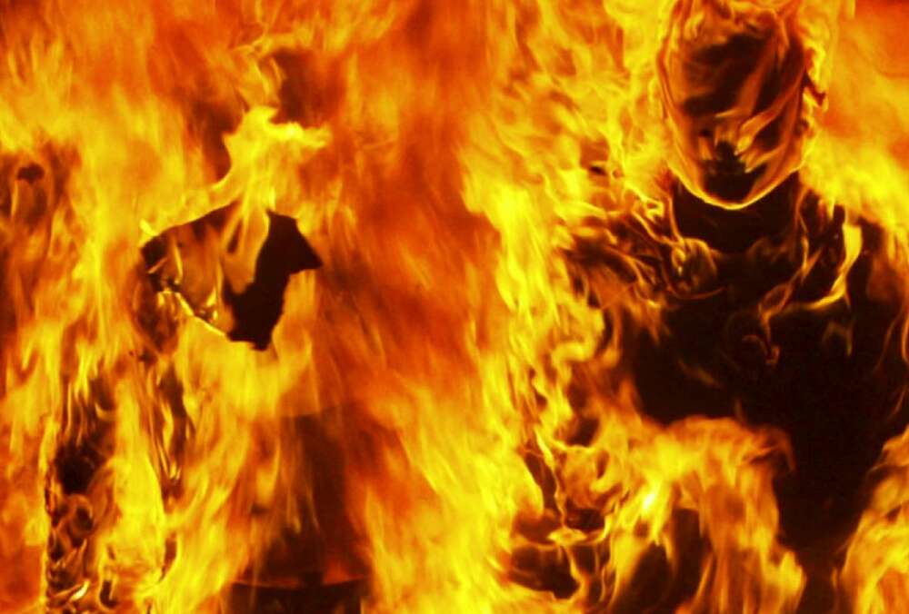 На Буковине произошло самосожжение молодой девушки На Буковине произошло самосожжение молодой девушки