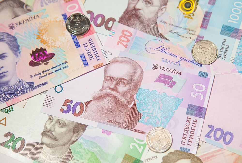 Реальні зарплати українців цього року знизяться на чверть