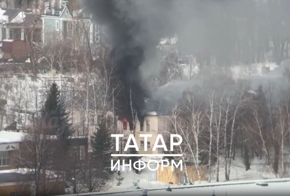 У Казані в танковому училищі сталася масштабна пожежа: відео