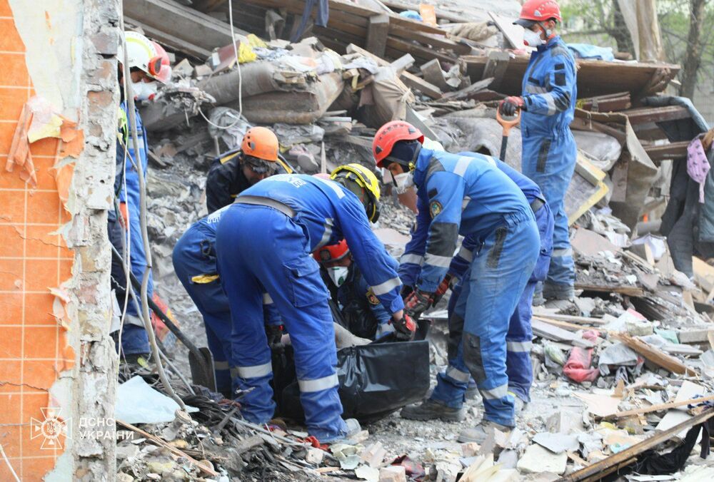 Число жертв ракетного удару в Києві зросло до 10 осіб