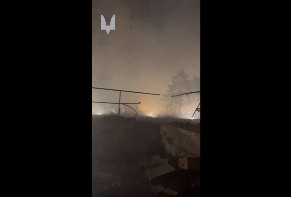 Опубліковано кадри обстрілу Бахмута фосфорними боєприпасами