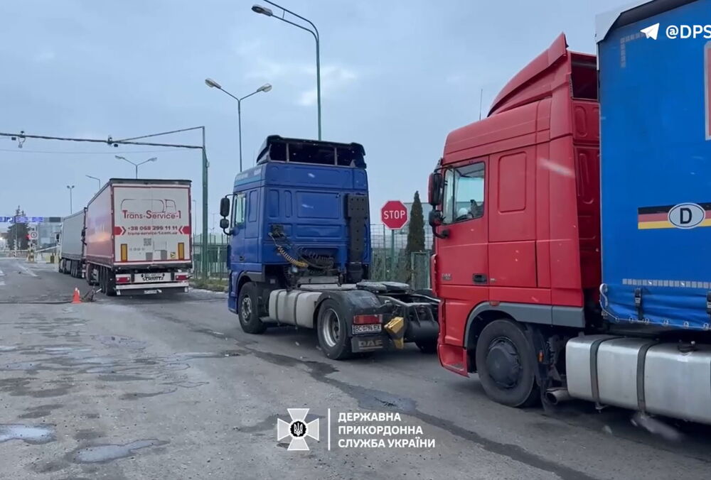 Поляки заблокировали пункт пропуска ”Медика - Шегини”