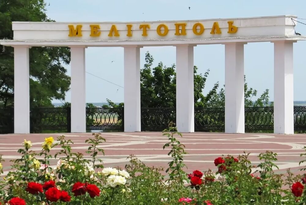 На фоне паники оккупанты в Мелитополе сжигают документы и заговорили о побеге  На фоне паники оккупанты в Мелитополе сжигают документы и заговорили о побеге