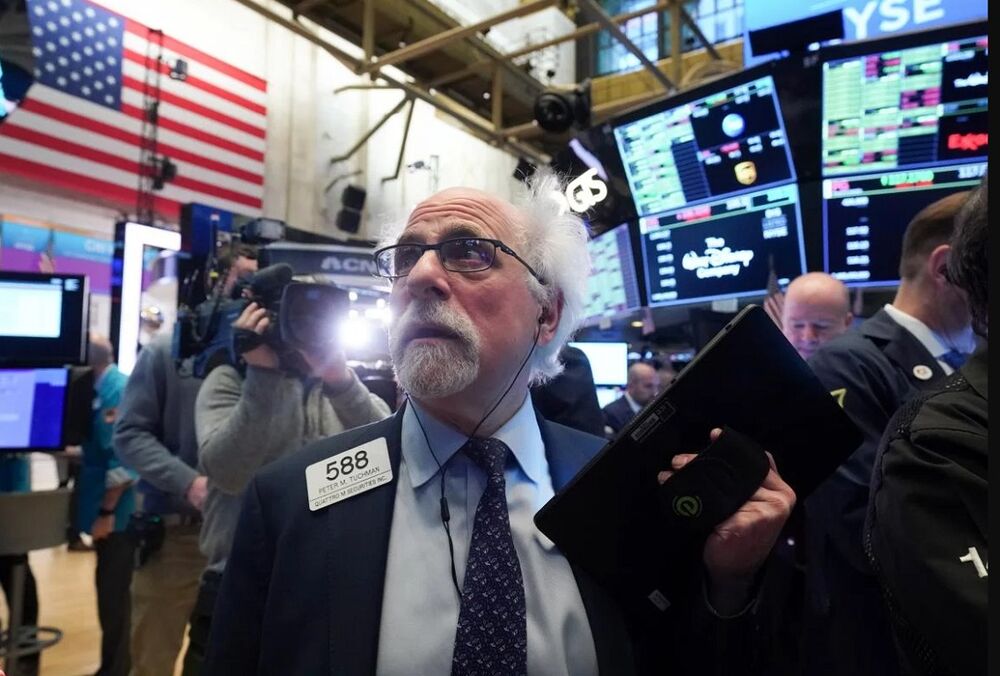 В США фондовые индексы упали до минимальных отметок за два года 