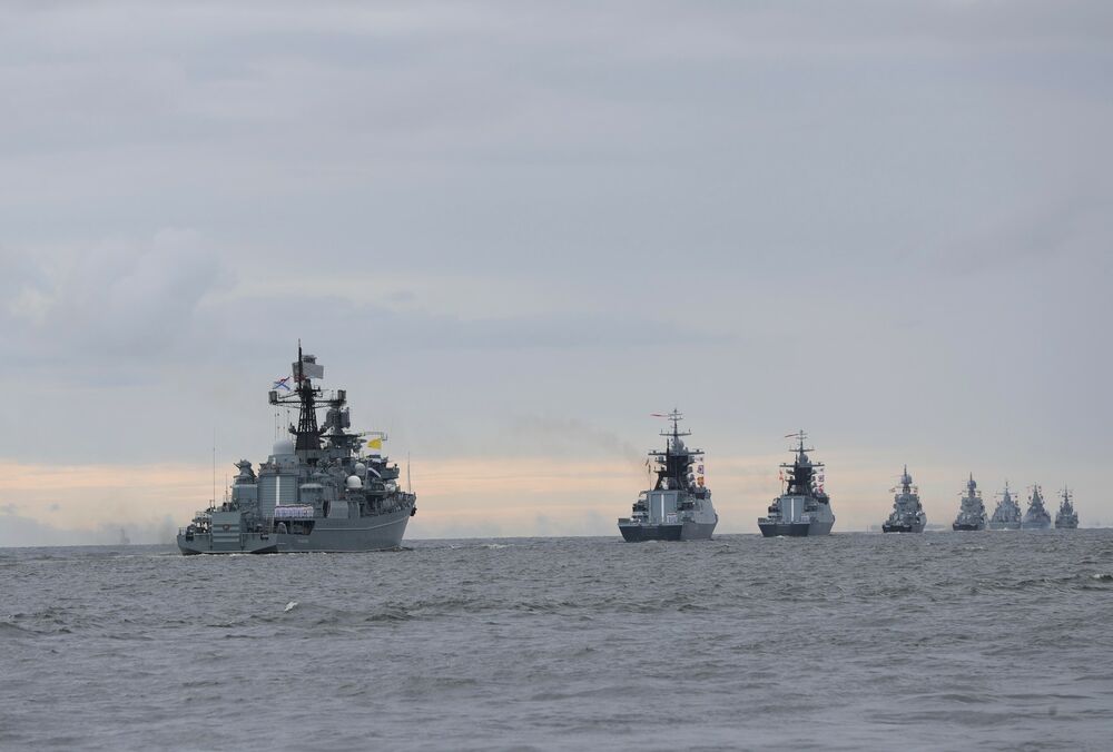 Из-за шторма в Черном море стало меньше российских кораблей Из-за шторма в Черном море стало меньше российских кораблей