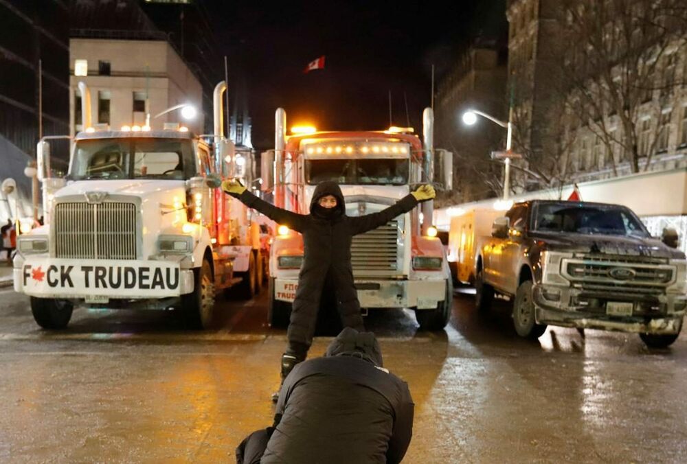 Прем'єр-міністра Канади вивезли у таємне місце на тлі протестів у країні