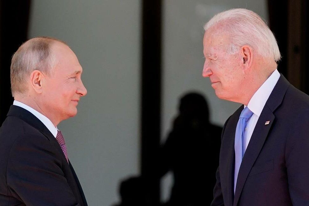 У Зеленского прокомментировали встречу Байдена и Путина