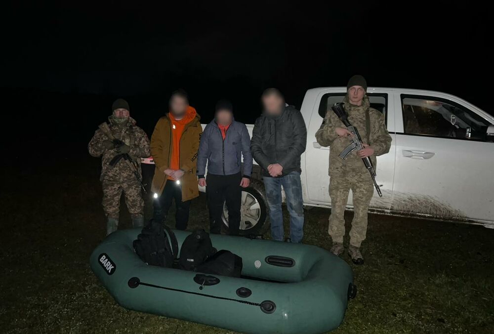 На річці Тиса в різдвяну ніч схопили групу ухилянтів, - ВІДЕО На річці Тиса в різдвяну ніч схопили групу ухилянтів, - ВІДЕО