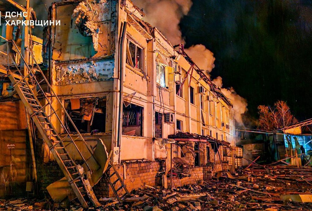 Російські військові атакували підприємство неподалік Харкова Російські військові атакували підприємство неподалік Харкова