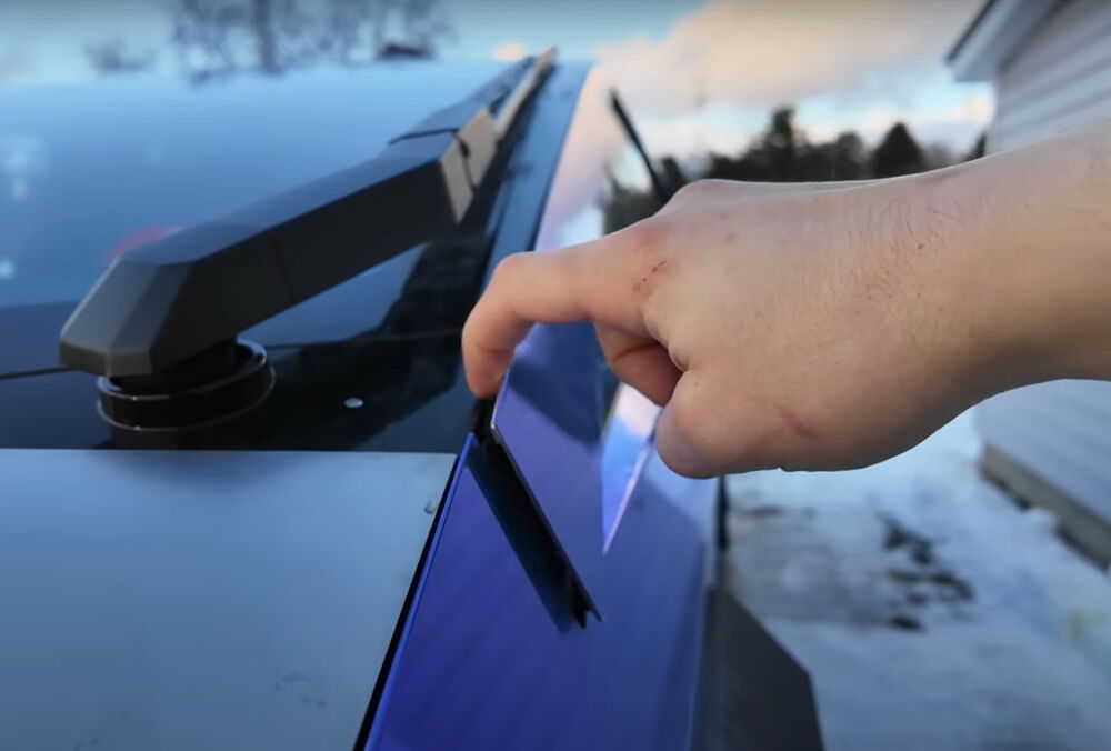 У ”пуленепробиваемого” Tesla Cybertruck начали отваливаться металлические панели