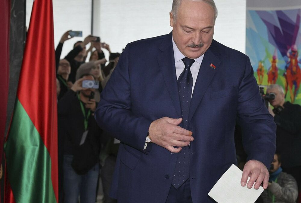 Умовили піти на вибори: Лукашенко поскаржився, що в Білорусі немає для нього заміни