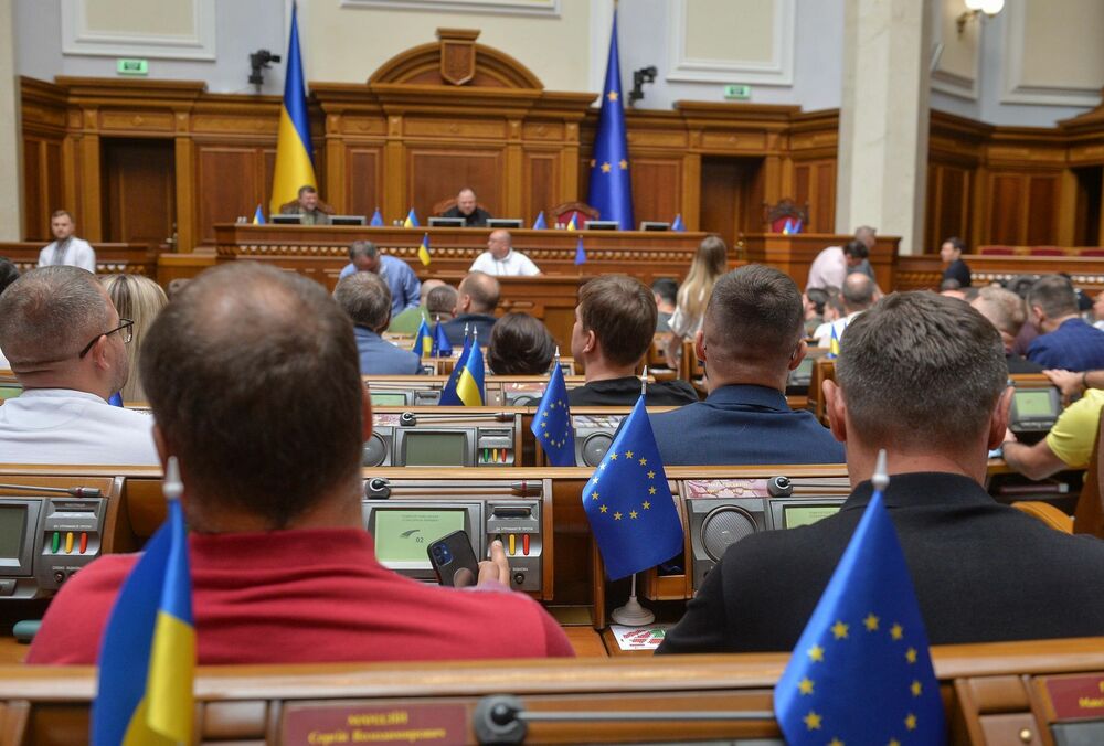 Стефанчук назвал нардепов, которым из-за прогулов не отдадут зарплату