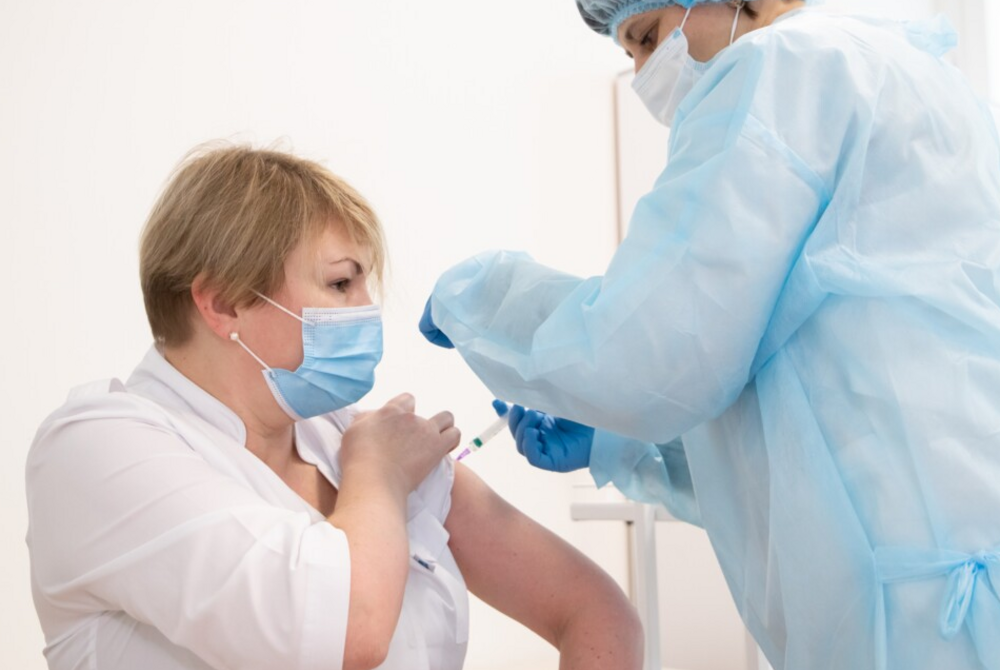 Минздрав расширит список профессий, для которых вакцинация станет обязательной